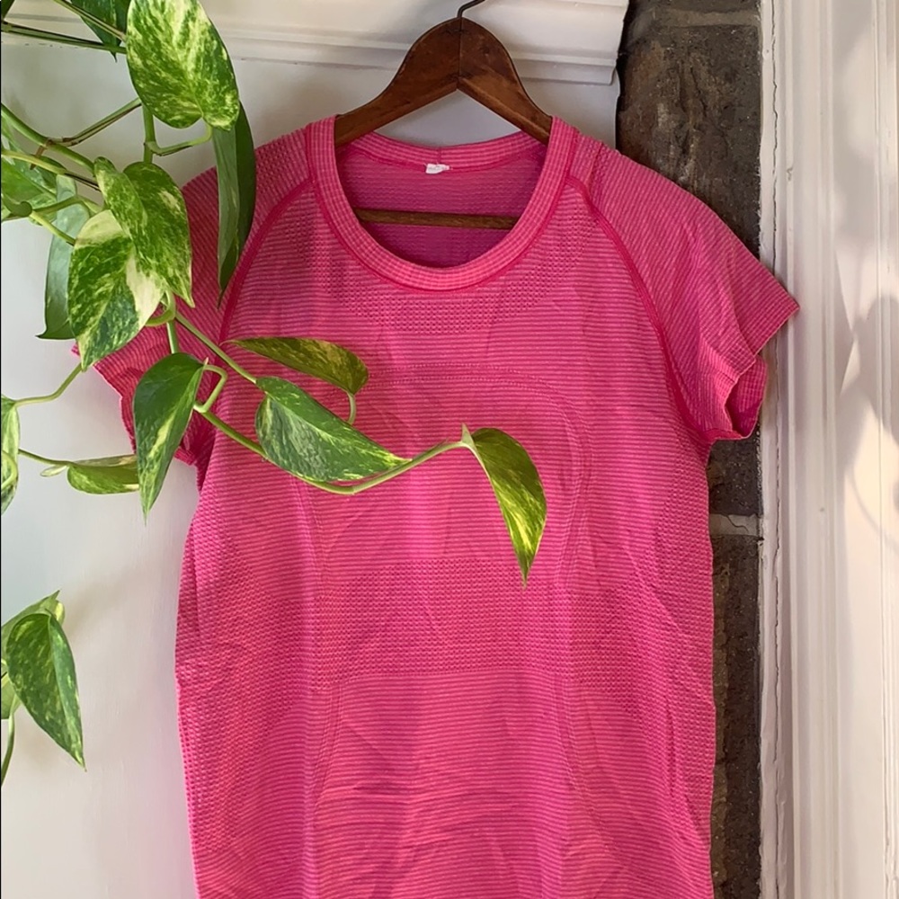 Lululemon-  pink tee shirt MD